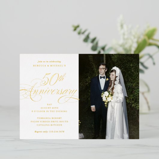 Invitation En Aluminium Calligraphie Élégante 50e Photo d'Anniversaire de  (Debout devant)