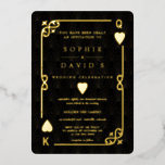 Invitation En Aluminium Casino glamour Las Vegas Poker Mariage Real<br><div class="desc">Il présente un style art déco vintage, un cadre rompu de Roaring des années 1920 avec fausse feuille d'or Fleur-de-lis, coeurs, Q et K sur deux coins (simulant des cartes à jouer), sur arrière - plan motif Art déco noir or. Des termes spéciaux sont utilisés comme dans le jeu de...</div>