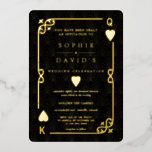 Invitation En Aluminium Casino glamour Las Vegas Poker Mariage Real<br><div class="desc">Il présente un style art déco vintage, un cadre rompu de Roaring des années 1920 avec fausse feuille d'or Fleur-de-lis, coeurs, Q et K sur deux coins (simulant des cartes à jouer), sur arrière - plan motif Art déco noir or. Des termes spéciaux sont utilisés comme dans le jeu de...</div>