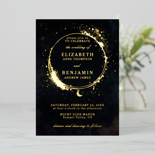 Invitation En Aluminium Céleste Moody Whimsical Elegant Mariage Or (Debout devant)