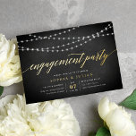 Invitation En Aluminium Chalkboard Garland<br><div class="desc">Nos invitations rustiques et élégantes de fiançailles en noir et blanc présentent un arrière - plan de tableau noir avec des cordes de lumières blanches sur le dessus, et "fiançailles" dans la chic écriture de calligraphie de feuille d'or typographie. Personnalisez avec vos détails de célébration fiançailles en dessous en blanc....</div>