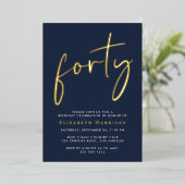 Invitation En Aluminium Chic Script 40e fête d'anniversaire (Debout devant)
