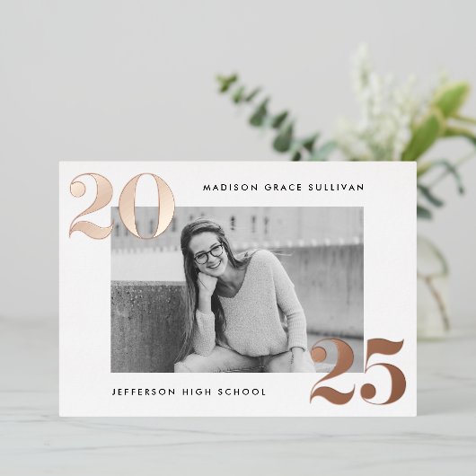 Invitation En Aluminium Classe Bold de 2025 Rose Gold Photo Graduation (Debout devant)