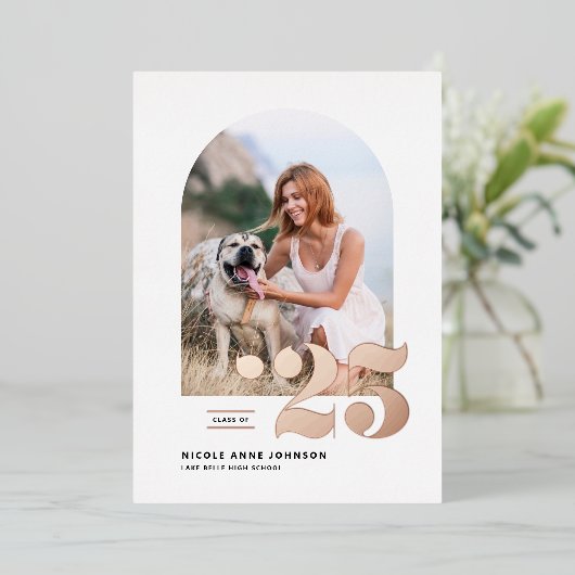 Invitation En Aluminium Classe de 2025 Arch Photo Rose Gold (Debout devant)