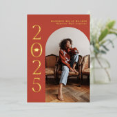 Invitation En Aluminium Classe de 2025 Red Arch Frame Graduation (Debout devant)