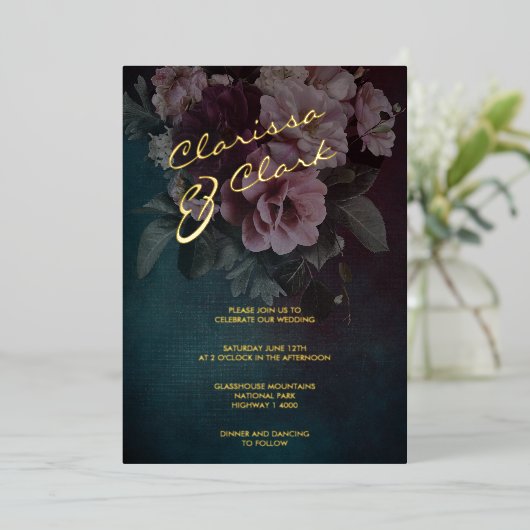 Invitation En Aluminium Dark Moody Bold Floral Gold Mariage Foil Invitatia (Debout devant)