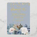 Invitation En Aluminium Dusty Bleu Blanc Floral Or Parties scintillant Swe<br><div class="desc">Elégante roses bleu et blanc poussiéreux,  floral,  et verdure Douce fête de 16 ans en feuille d'or invitation avec parties scintillant d'or.</div>