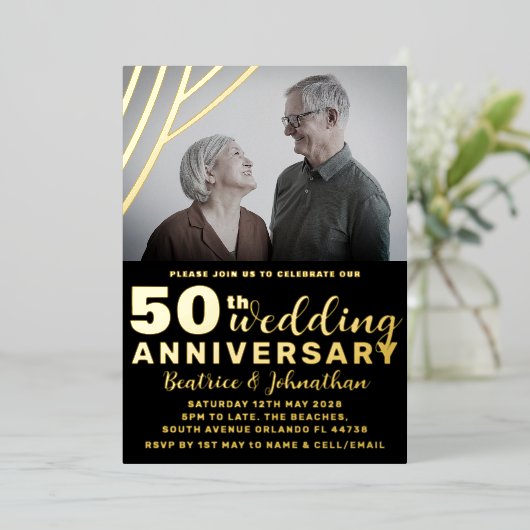 Invitation En Aluminium Élégant 50e anniversaire de Mariage Black & Gold (Debout devant)