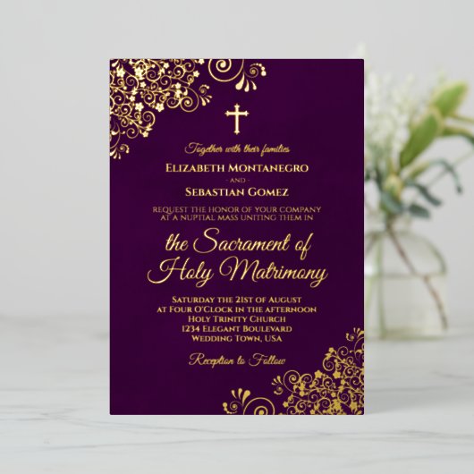Invitation En Aluminium Élégant Mariage catholique prune violet & or (Debout devant)