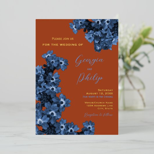 Invitation En Aluminium Élégant Mariage en terre cuite et fleurs bleues (Debout devant)