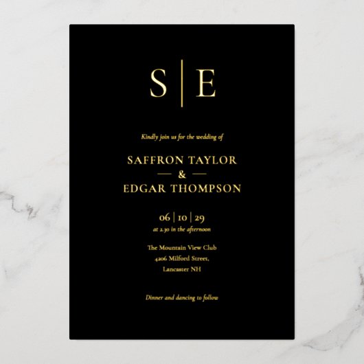 Invitation En Aluminium Élégant Monogramme Mariage noir et or (Recto)