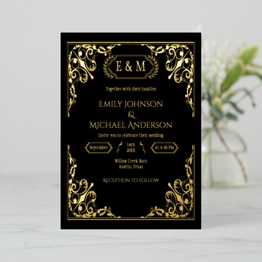 Invitation En Aluminium Élégant or Foil Ornate Monogramme Mariage noir (Debout devant)