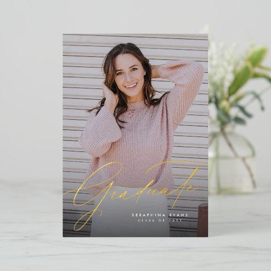 Invitation En Aluminium Élégant script simple une photo graduation invitat (Debout devant)