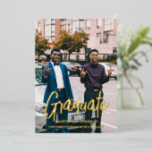 Invitation En Aluminium Élégante Typographie Chic Twin Graduation Party (Debout devant)