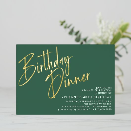 Invitation En Aluminium Emerald Green & Gold Simple Moderne Dîner d'annive (Debout devant)