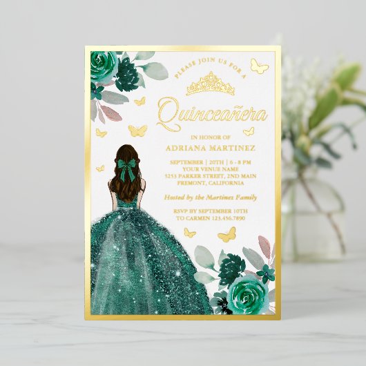 Invitation En Aluminium Émeraude Vert Robe Papillon Quinceanera Or (Debout devant)