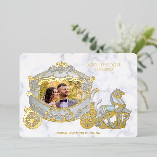 Invitation En Aluminium Enregistrer la date - Princesse dans le transport  (Debout devant)