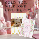 Invitation En Aluminium Fleur sauvage Wild One Boho Girl Photo 1er anniver<br><div class="desc">Notre petit fleur sauvage tourne à 1 ! Choisissez ce Fleur sauvage simple et minimaliste Wild One Boho Girl Photo 1er Anniversaire Invitation et joli script pour la première fête d'anniversaire de votre petit. Une magnifique invitation photo avec calligraphie moderne et des fleurs d'aquarelle et papillons sauvages. Ajoutez les détails...</div>
