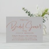 Invitation En Aluminium Fun Script Décontracté Gris Fête des mariées Rose  (Debout devant)
