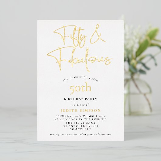Invitation En Aluminium Glam FIfty Fabulous Script Real (Debout devant)