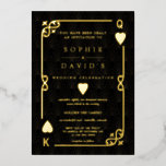 Invitation En Aluminium GOLD FOIL Casino Las Vegas Poker LOGO Mariage<br><div class="desc">Il présente un style art déco vintage, un cadre rompu de Roaring des années 1920 avec fausse feuille d'or Fleur-de-lis, coeurs, Q et K sur deux coins (simulant des cartes à jouer), sur arrière - plan motif Art déco noir or. Des termes spéciaux sont utilisés comme dans le jeu de...</div>