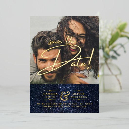 Invitation En Aluminium Gold Foil Galaxy Navy Enregistrer La Date QR Code (Debout devant)