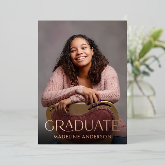 Invitation En Aluminium Graduation minimale moderne 2 Rose photo Gold (Debout devant)