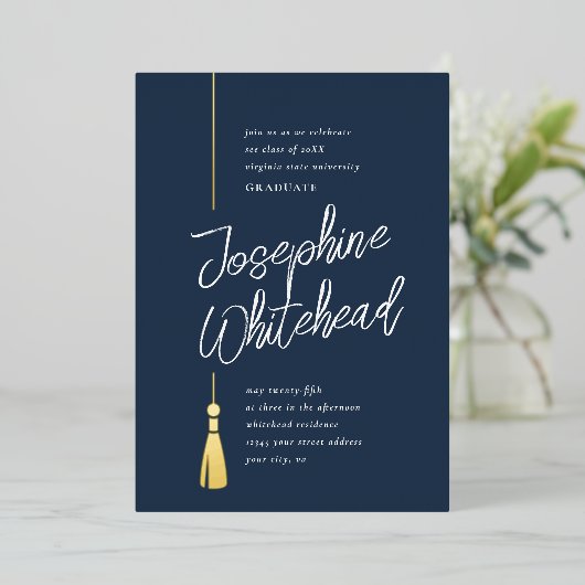 Invitation En Aluminium Graduation Tassel Parti de la marine moderne (Debout devant)