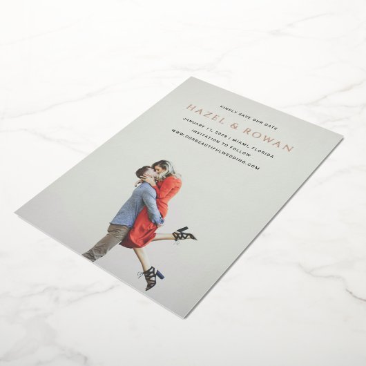 Invitation En Aluminium Hazel Photo Mariage moderne Enregistrer la date (Rotation)