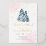 Invitation En Aluminium Hiver Onederland 1er anniversaire fille<br><div class="desc">Célébrez le premier anniversaire de votre bébé avec cette invitation d’anniversaire d’hiver rose pastel et or,  qui comprend une forêt de pins d’aquarelle et des flocons de neige dans votre choix de feuille d’or argent,  or ou rose. Avec élégante calligraphie manuscrite.</div>