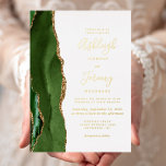 Invitation En Aluminium Hunter Green Gold Agate Mariage moderne<br><div class="desc">Le bord gauche de cette élégante faire-part de mariage moderne est orné d'une bordure en aquarelle vert de chasseur, recouverte d'une parties scintillant en faux or. Le texte personnalisable combine écriture manuscrite, copperplate et polices italiques en feuille d'or réelle sur un arrière - plan blanc. L'envers est assorti d'un design...</div>