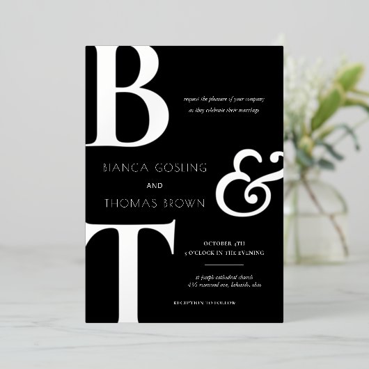 Invitation En Aluminium Initiales trios Monogrammes Mariage noir et blanc (Debout devant)