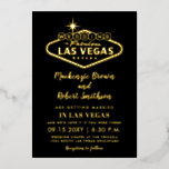 Invitation En Aluminium Las Vegas Mariage Gold Black avec informations sur<br><div class="desc">L'élégant Faire-part de mariage Las Vegas dispose d'un véritable écusson d'or "mariage dans fabuleux Las Vegas" panneau côté route sur l'arrière - plan de couleur modifiable noir pour correspondre à votre schéma de couleurs, et de la place pour les voyages, l'hébergement, et informations rsvp en ligne sur le dos pour...</div>