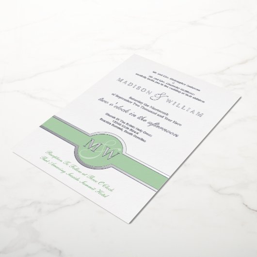 Invitation En Aluminium Luxe Monogramme Moderne Mariage Vert Silver Foil (Rotation)