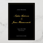 Invitation En Aluminium Mariage élégant de classe avec cadre noir et écrit<br><div class="desc">Élégant, formel et classe, Enregistrer la date du mariage carré avec feuille d'or véritable et typographie script pour les noms des couples, fond uni, un cadre élégant sur le devant et un fond blanc. Personnalisez-le avec vos propres informations de mariage. Une annonce de mariage très élégante et sophistiquée pour les...</div>