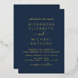Invitation En Aluminium Mariage Élégant Romantique Marine Bleu Or<br><div class="desc">Navy Blue et Gold Foil élégantes et modernes invitations de mariage - comprend une belle et élégante typographie de script pour la célébration spéciale de mariage.</div>