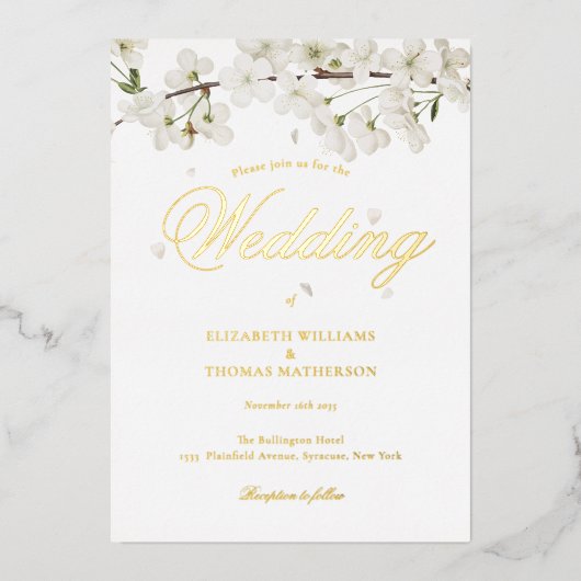 Invitation En Aluminium Mariage en fleurs blanches Élégant Script Gold (Recto)