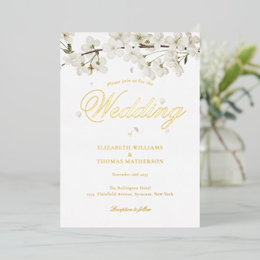 Invitation En Aluminium Mariage en fleurs blanches Élégant Script Gold (Debout devant)