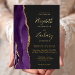 Invitation En Aluminium Mariage foncé moderne violet or Agate<br><div class="desc">Le bord gauche de cette élégante faire-part de mariage moderne est orné d'une bordure d'aquarelle violette ornée d'une parties scintillant en faux or. Le texte personnalisable combine écriture manuscrite, copperplate et polices italiques en feuille d'or réelle sur un arrière - plan non noir. L'envers est assorti d'une agate violette et...</div>