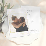 Invitation En Aluminium Mariage photo romantique moderne et minimaliste br<br><div class="desc">Ajoutez un peu de brillance à vos invitations de mariage avec de l'or véritable, de l'argent ou de l'or rose ! Ce style métallique classique et intemporel ajoutera un autre niveau à vos invitations. Capturez l'essence de votre histoire d'amour avec ce design de faire-part de mariage magnifiquement minimaliste avec une...</div>