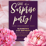 Invitation En Aluminium Moderne Elégant Purple 21ème Anniversaire Surprise<br><div class="desc">Voici une nouvelle invitation à la fête d'anniversaire adulte moderne et élégante avec un arrière - plan prune violet avec un texte de typographie manuscrit en or qui dit "shh! c'est une fête surprise". Customisez cette carte de modèle en ajoutant vos propres informations de fête.</div>