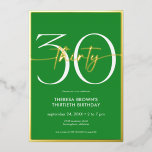 Invitation En Aluminium Moderne minimaliste vert 30 Script Anniversaire<br><div class="desc">Moderne et chic,  cette invitation à l'anniversaire allie le vert classique et le blanc avec des accents de véritable feuille d'or. Le design minimal est un design simple et amusant pour célébrer l'anniversaire de l'événement. Créé par Simply Farmhouse Press.</div>