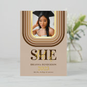 Invitation En Aluminium Moderne Retro Brown et Neutre Graduation (Debout devant)