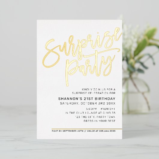 Invitation En Aluminium MODERNE SCRIPT surprise fête d'anniversaire noir o (Debout devant)