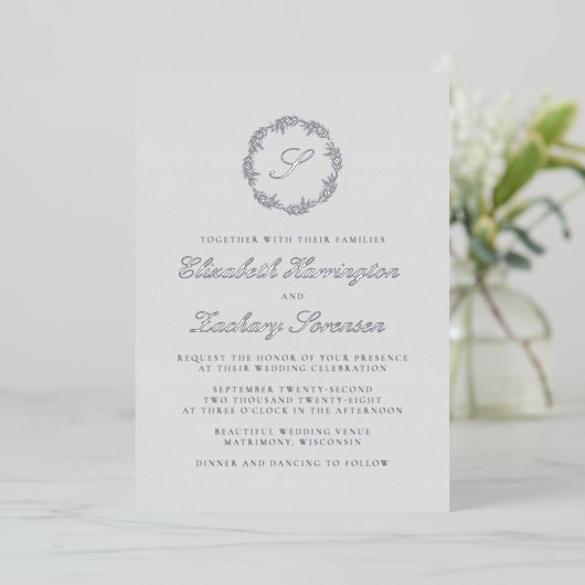 Invitation En Aluminium Monogramme argenté classique Mariage gris de scrip (Debout devant)