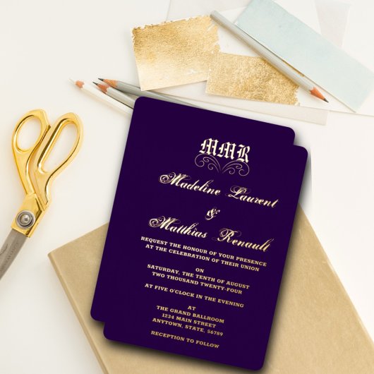 Invitation En Aluminium Monogramme élégant violet foncé et Mariage or