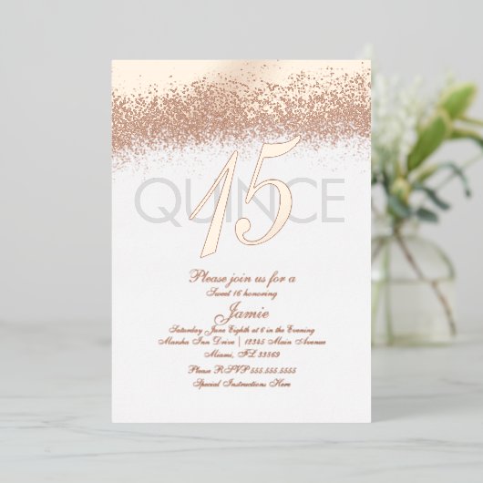 Invitation En Aluminium Monogramme Quince or Parties scintillant pressée (Debout devant)