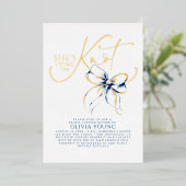 Invitation En Aluminium Navy Blue Bow She's Tying The Knot Bridal Shower (Debout devant)