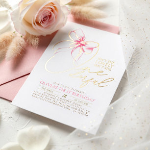 Invitation En Aluminium N'est-elle pas merveilleuse avec son nœud rose élé