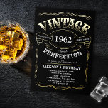 Invitation En Aluminium N'importe quel âge Vintage Whiskey thème Anniversa<br><div class="desc">Inspiré par le étiquette classique au whisky, ce plaisir noir et or vintage à la perfection pour l'anniversaire adulte est idéal pour les 30ème, 40ème, 50ème, 60ème, 70ème, 80ème, 90ème ou toute autre fête d'anniversaire d'âge, fête surprise, ou toute autre occasion! Personnalisez-le avec votre propre texte et vos informations personnelles....</div>